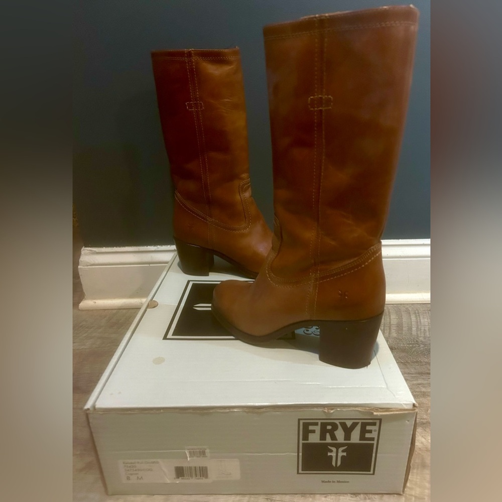 FRYE Kendall Leather Pull-On Boots in Cognac